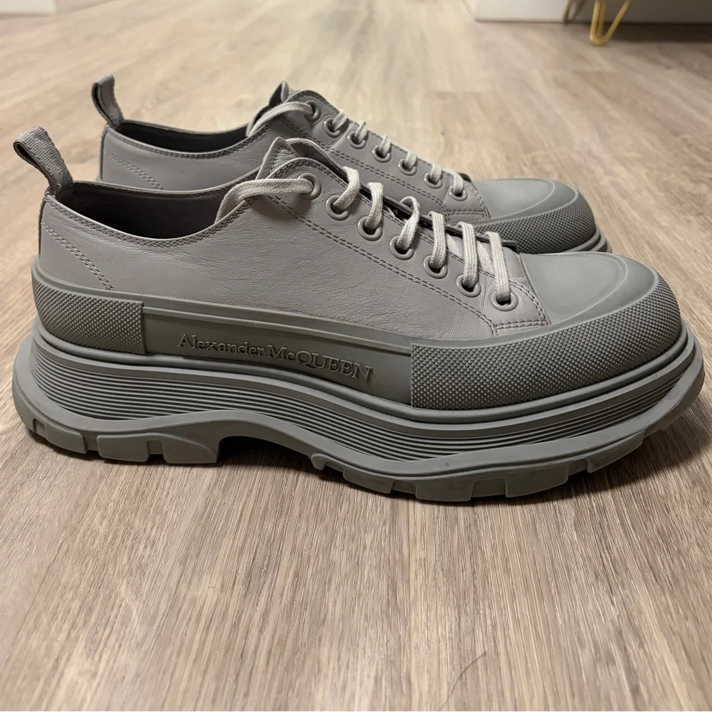 Alexander McQueen Tread Slick Low Top Sneaker - Picture 3 of 7